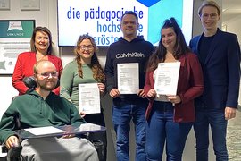 Webbild - Gruppenfoto "Gratulation zur Dienstprüfung"