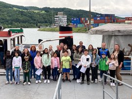 Webbild - Gruppenbild alljährliche Bootsfahrt als Abschlussveranstaltung des Mentoring – Projekts NIGHTINGALE